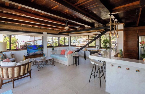 Romantic Zone Condo | two-level penthouse in the Romantic Zone