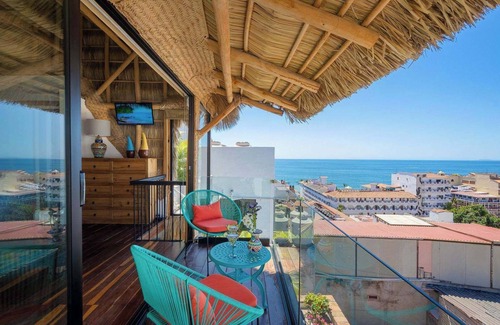 Romantic Zone Condo | two-level penthouse in the Romantic Zone