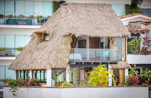 Romantic Zone Condo | two-level penthouse in the Romantic Zone