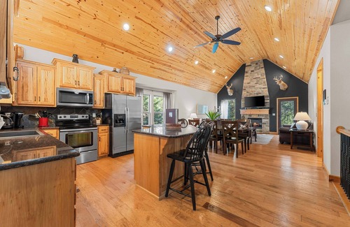 Hollister House | Two living rooms! Air Hockey! Pool! Fireplace!