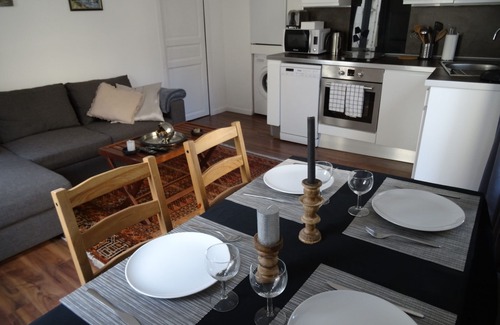 Granville Apartment | TWO LUMINOUS AND QUIET ROOMS IN HYPER CENTER