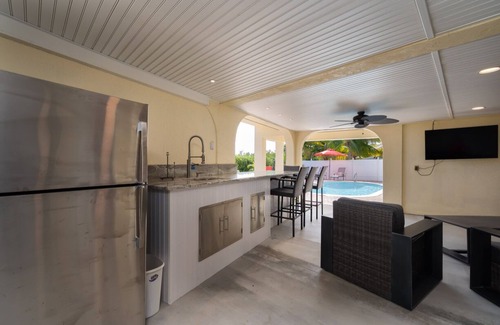 Marathon House | Two Master Suites! 35' Boat Dockage! Outdoor Living Space & Summer Kitchen!