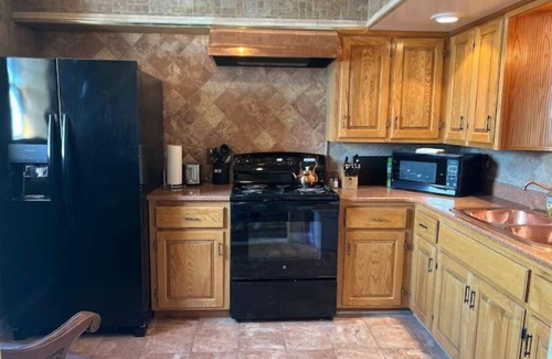 Luray House | Two master suites in historic downtown
