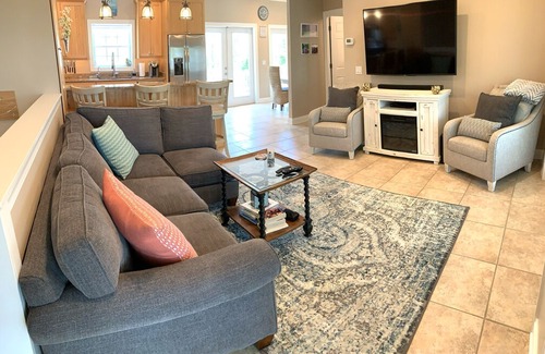 East End House | Two Palms Retreat - 4BR 3BA SGI Beach, Dog Friendly Home with Amazing Bay Views!