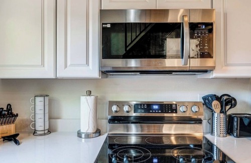 Mead Cabin | TWO PEAKS-South: New Cozy Cabin-Vaulted Wood Ceiling-Near Lake Texoma & Casinos.