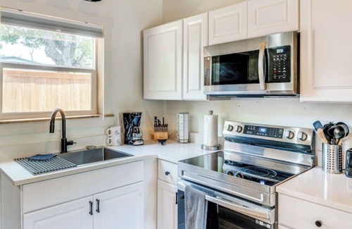 Mead Cabin | TWO PEAKS-South: New Cozy Cabin-Vaulted Wood Ceiling-Near Lake Texoma & Casinos.