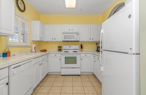 Myrtle Beach Condo | Two Pools, Beach Shuttle, Dining, Entertainment