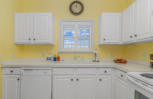 Myrtle Beach Condo | Two Pools, Beach Shuttle, Dining, Entertainment