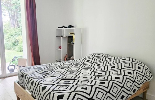 Centre House | Two private bedrooms in a modern house. Pets welcome!
