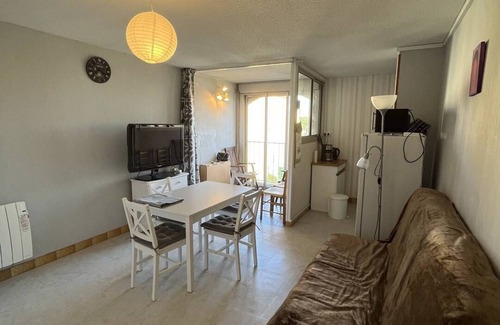 Cap d'Agde Apartment | Two-room apartment with parking at the bottom of Mont Saint Martin