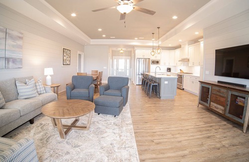 East End House | 'Two Shores', 4BR/4BA, Community Pool & Dock, Beach and Bay!