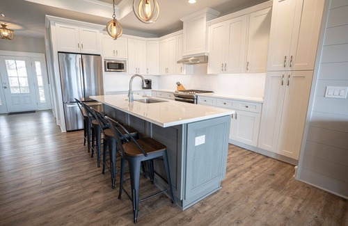 East End House | 'Two Shores', 4BR/4BA, Community Pool & Dock, Beach and Bay!