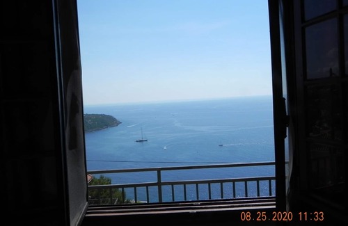 Roquebrune-Cap-Martin Apartment | Two spacious rooms in ground garden villa