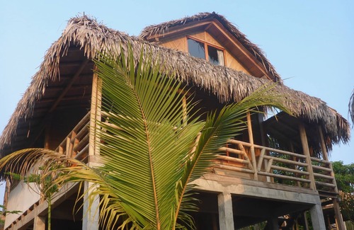 Manglaralto Cottage | two-storey spacious cottage with ocean view