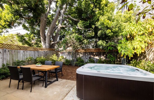 West Mesa Condo | Two Story Apartment Near Beach
