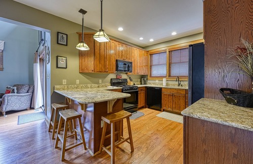Silver Ridge House | Two-story home with a private hot tub, central AC, gas fireplace, & washer/dryer