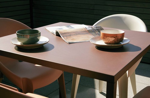 Hohwacht Apartment | Two-story maisonette with a view of the greenery.