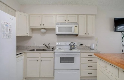 Orange Beach East Condo | Two Suns at The Beach - White Sand and Shopping