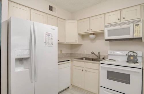 Orange Beach East Condo | Two Suns at The Beach - White Sand and Shopping