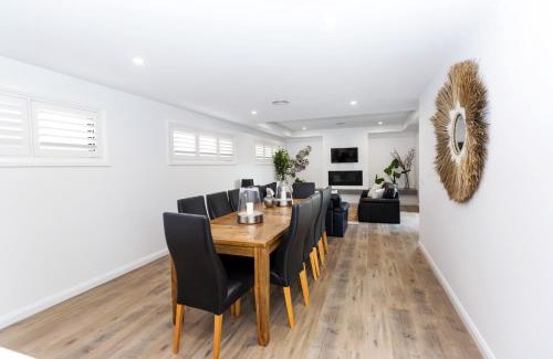 Wagga Wagga Apartment | TWO TEN Sleeps 10! Luxury CBD Accommodation