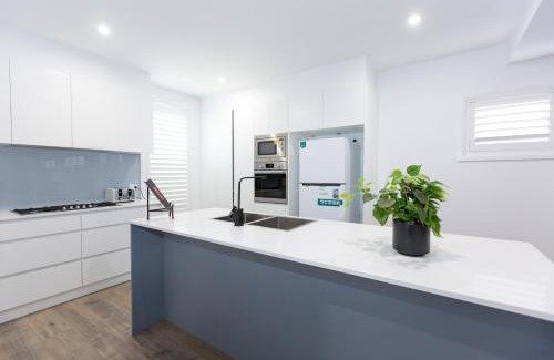 Wagga Wagga Apartment | TWO TEN Sleeps 10! Luxury CBD Accommodation