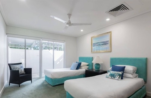 Port Douglas Villa | Two, three, and four bedroom villas overlooking the golf course