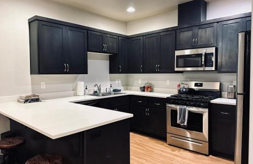 Corvallis House | TWO townhomes for your giant group!