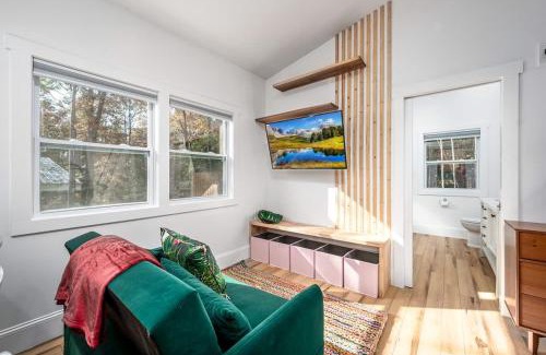Bynum House | Two Tree Houses - Galaxy & Full Bloom