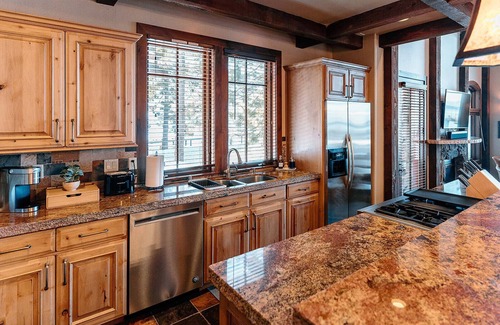 Homewood Villa | Two Villas right on the Lake