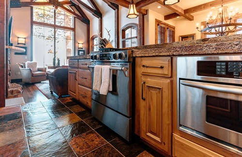 Homewood Villa | Two Villas right on the Lake