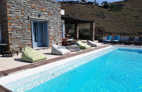 Kea Villa | Two villas with swimming pools ideal for families or a large group of friends.