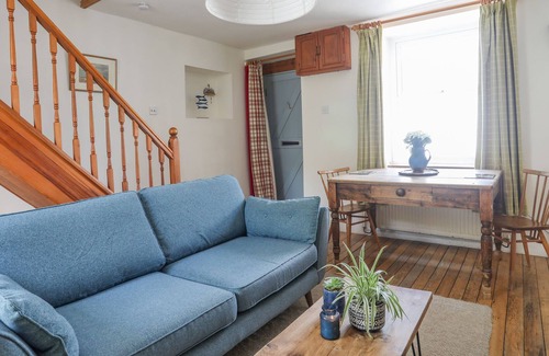 Gallt Y Foel Cottage | TY BACH - LLANBERIS, pet friendly, with open fire in Llanberis