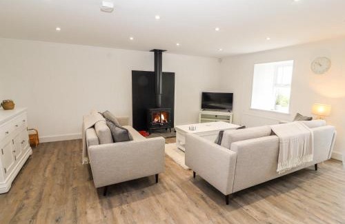 Holyhead House | Ty Bach Twt