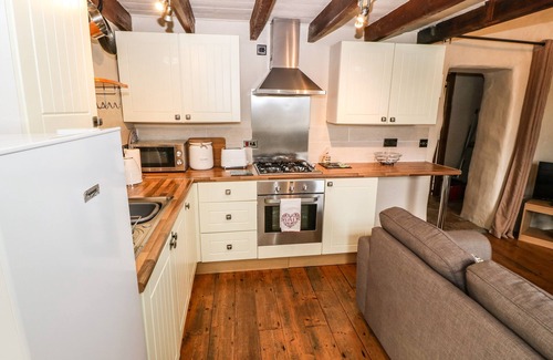 Mynytho Cottage | TY BACH YSGO, pet friendly, country holiday cottage in Aberdaron