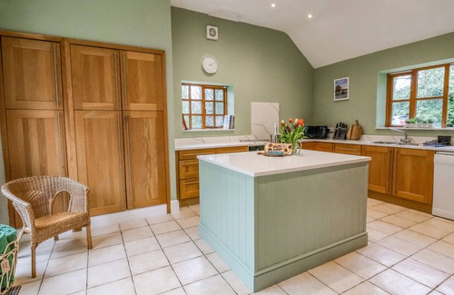 Overton-on-dee House | TY BONT, pet friendly, character holiday cottage in Overton-On-Dee