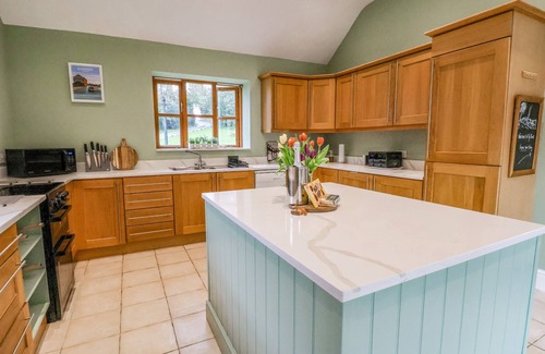 Overton-on-dee House | TY BONT, pet friendly, character holiday cottage in Overton-On-Dee