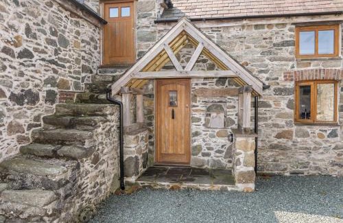 Llanddaniel Fab House | Ty Cerrig