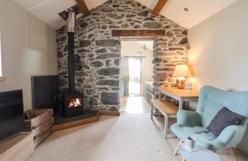 Llanddaniel Fab House | Ty Cerrig