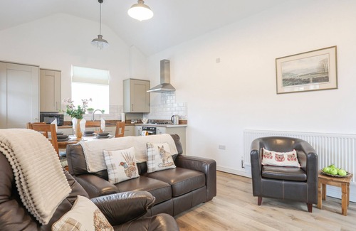 Deiniolen Cottage | TY DEN, pet friendly, character holiday cottage in Deiniolen