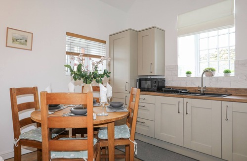 Deiniolen Cottage | TY DEN, pet friendly, character holiday cottage in Deiniolen