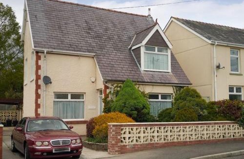 Ammanford House | Ty Draw