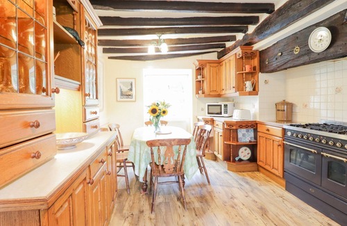 Dolgellau House | TY GLAN YR AFON, pet friendly, with open fire in Dolgellau