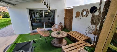 Chauve House | Ty Grain de Sel : logement privatif avec piscine, jardin et patio