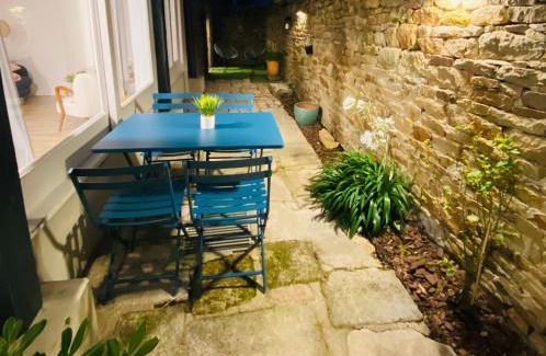 Vannes Apartment | Ty Guenhaël petite maisonnette avec extérieur intra-muros proche port de Vannes