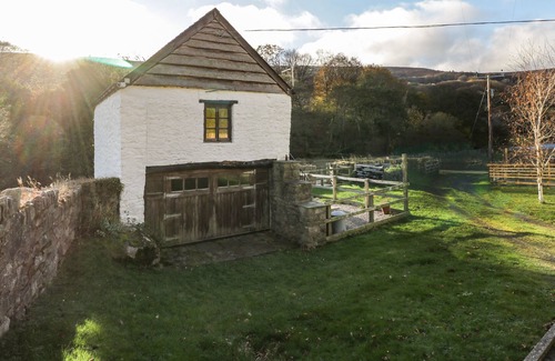 Llanvair Kilgeddin Cottage | TY GWYN, with a garden in Abergavenny