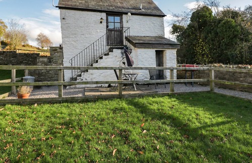 Llanvair Kilgeddin Cottage | TY GWYN, with a garden in Abergavenny