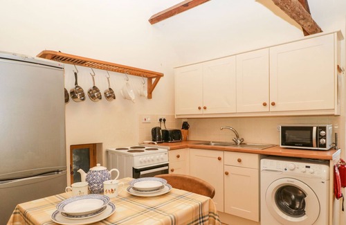Llanvair Kilgeddin Cottage | TY GWYN, with a garden in Abergavenny