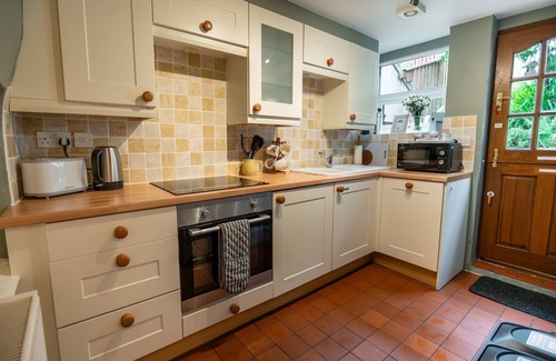 Beaumaris Cottage | Ty Hydref - sleeps 2 guests in 1 bedroom