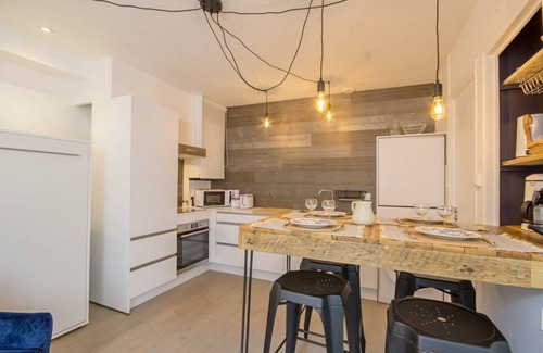 Vannes Apartment | Ty Laumann small town house with garden on the port of Valves