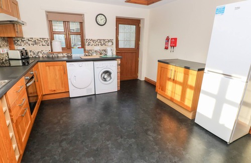 Boncath Cottage | TY MELYN, pet friendly, character holiday cottage in Boncath